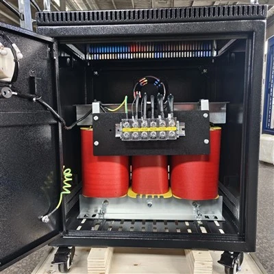 Transformator obniżający napięcie 240 V na 208 V